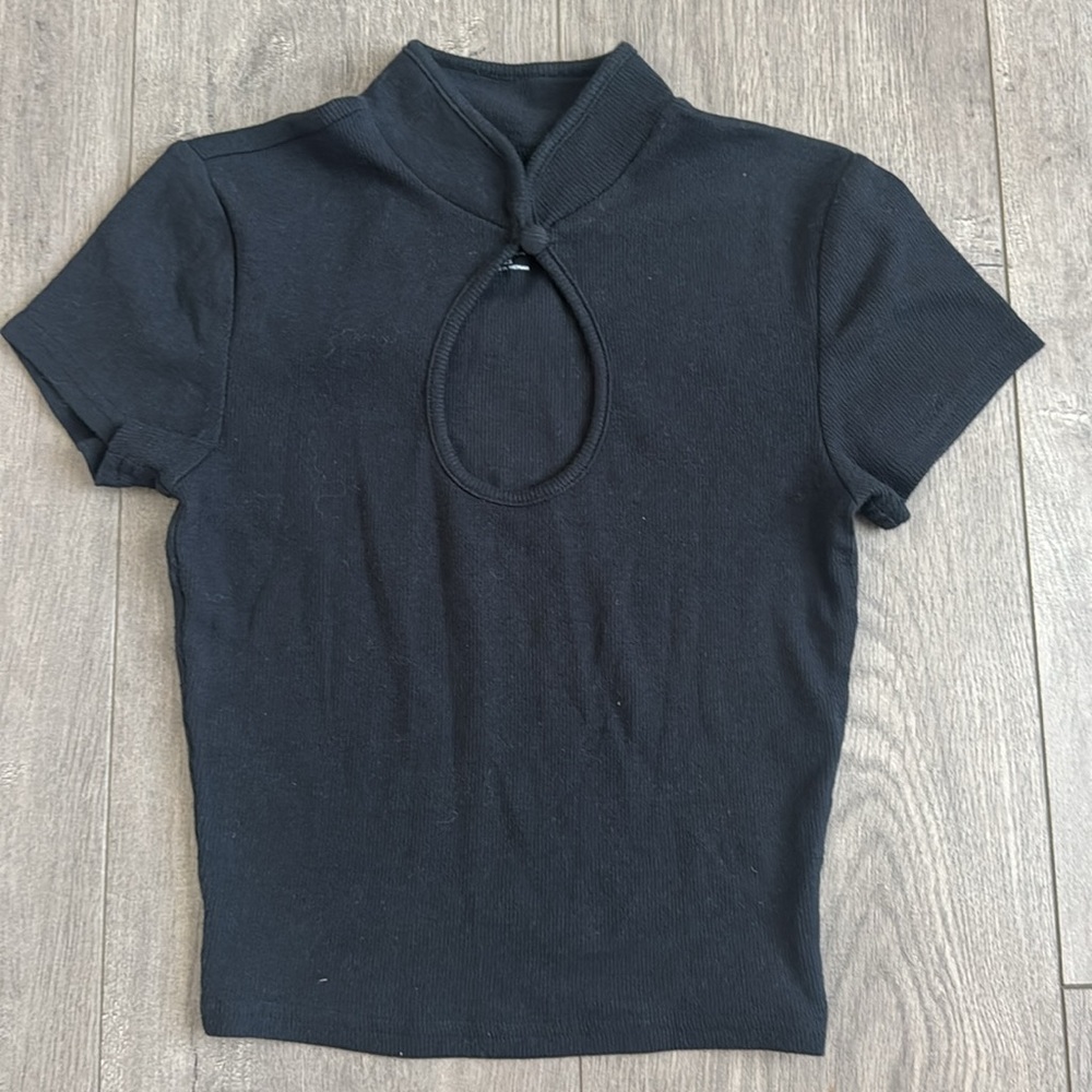 Me to We Essentials Black Top XS
